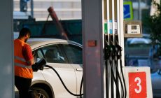 Эксперты назвали меры, которые помогут сдержать цены на бензин